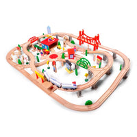 Circuit Train en Bois 130 Pièces AC7502 – Circuit Urbain avec Locomotive Électrique, Ponts Rouges, Hélicoptère & Maisons – Jouet Éducatif pour Enfants